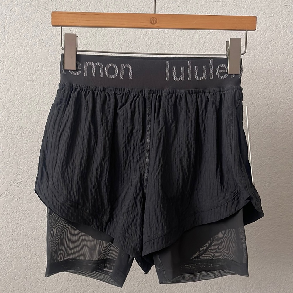 NWT Lululemon Logo Waistband HR Train Short GGRE